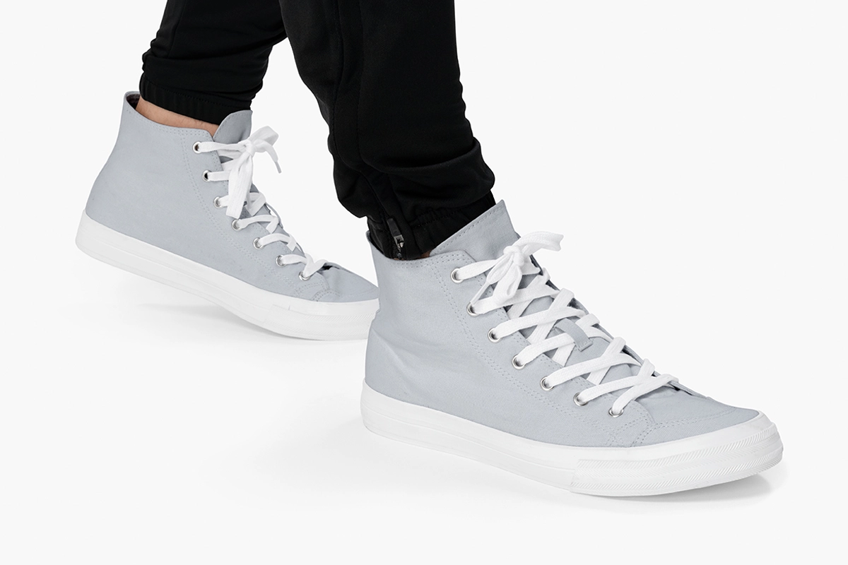 Footwear Photo Editing Service, Shadow Creation A side-by-side comparison of two shoe photos Left: A shoe photo with a flat appearance due to lack of shadows. Right: The same shoe with realistic shadows added, showcasing depth and highlighting key features like curves and textures.