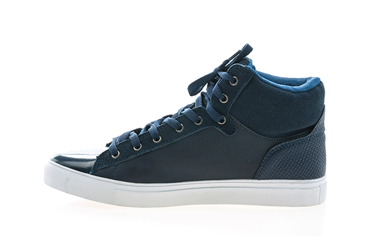 Footwear Photo Editing Service, Background Removal before-and-after comparison of two shoe photos: Left: "Shoe with cluttered background, focus diverted away from the product." Right: "Shoe with clean white background, highlighting its features and enhancing visibility."